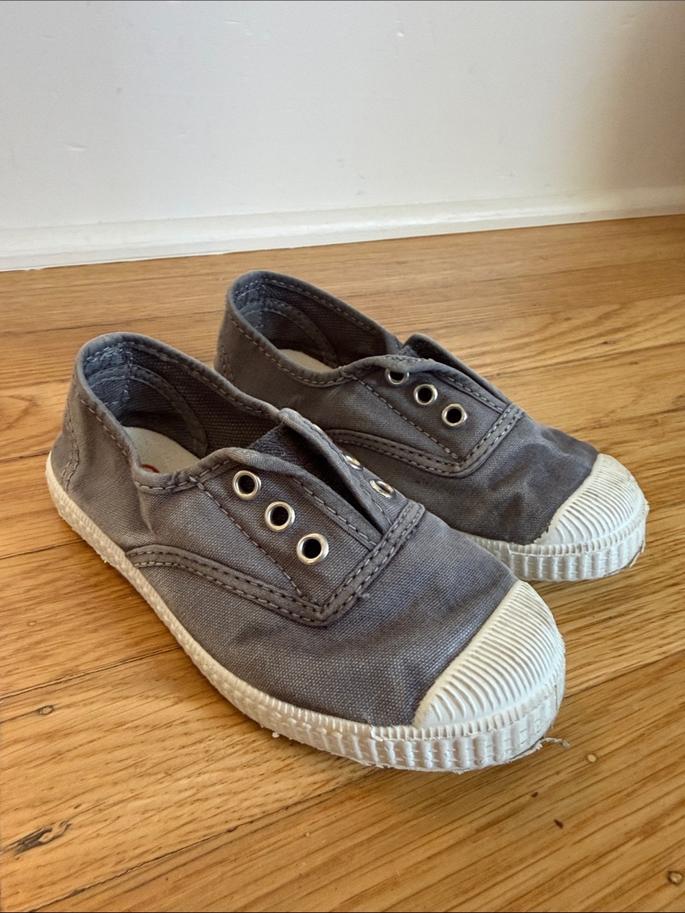 Cienta Gray Slip-On Canvas Kids Sneakers
